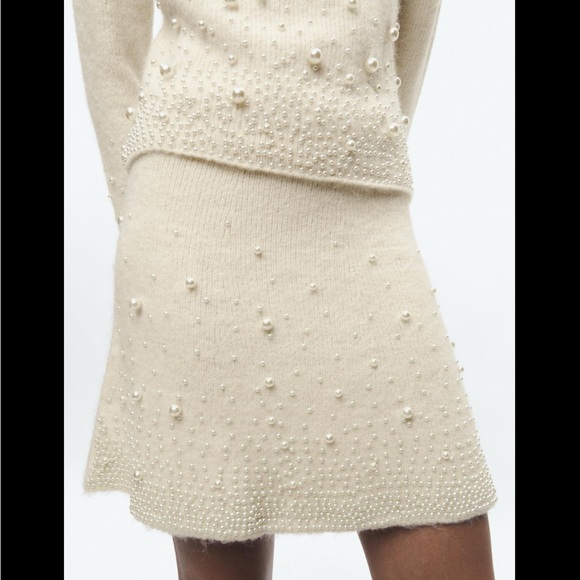 PEARL KNIT MINI SKIRT - Picture 3 of 8